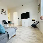 Apartment Aday - 5 Bedrooms Modern Living In Langholt