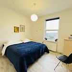Apartment Aday - 5 Bedrooms Modern Living In Langholt Vodskov
