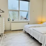 Apartment Aday - 5 Bedrooms Modern Living In Langholt Vodskov