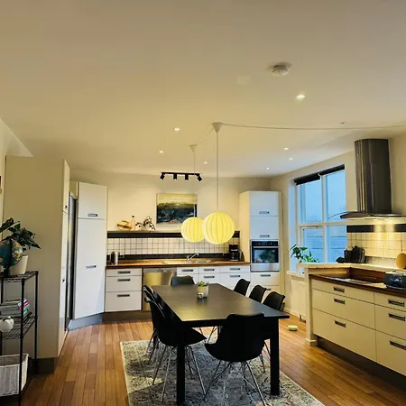 Aday - 5 Bedrooms Modern Living In Langholt Vodskov