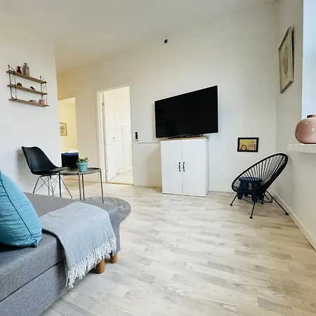 Lägenhet Aday - 5 Bedrooms Modern Living In Langholt