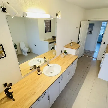Lägenhet Aday - 5 Bedrooms Modern Living In Langholt *