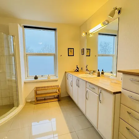 Aday - 5 Bedrooms Modern Living In Langholt Vodskov