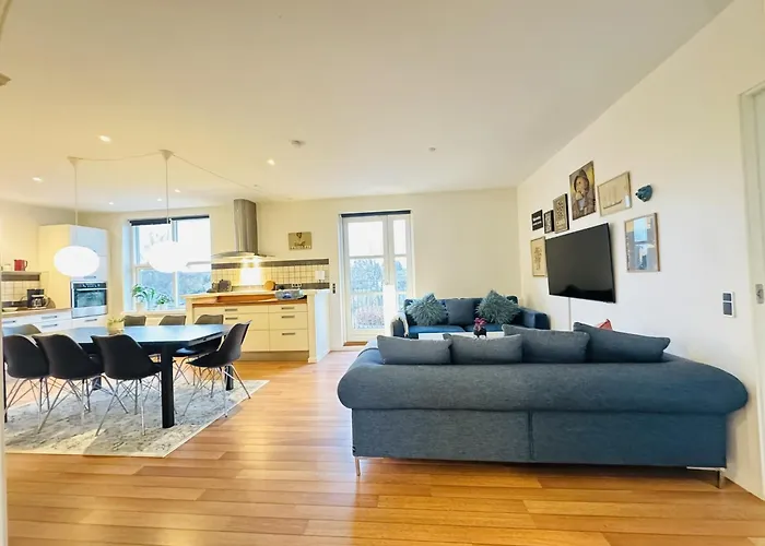Apartment Aday - 5 Bedrooms Modern Living In Langholt Vodskov