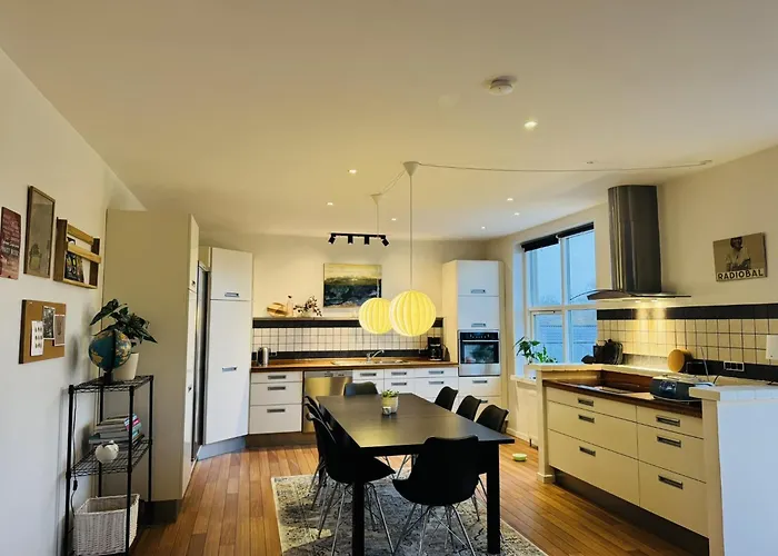 Aday - 5 Bedrooms Modern Living In Langholt Vodskov