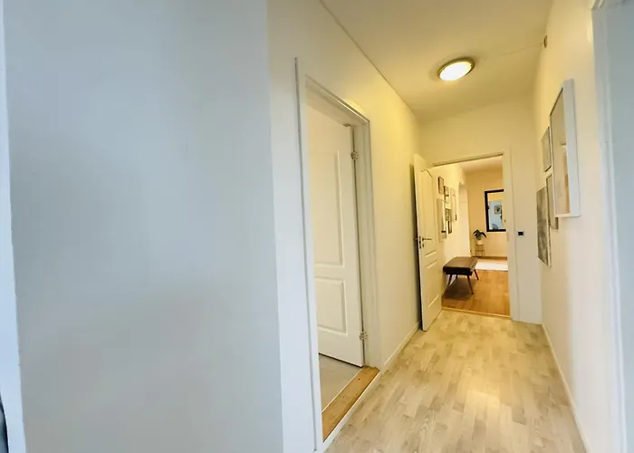 Aday - 5 Bedrooms Modern Living In Langholt Apartment Vodskov