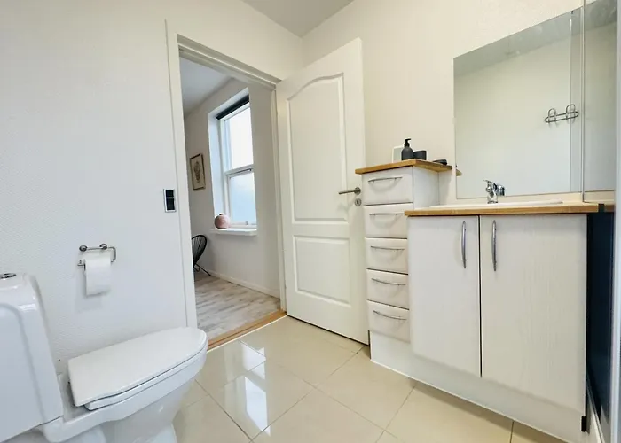 Aday - 5 Bedrooms Modern Living In Langholt *