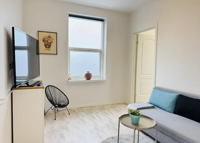 Aday - 5 Bedrooms Modern Living In Langholt *