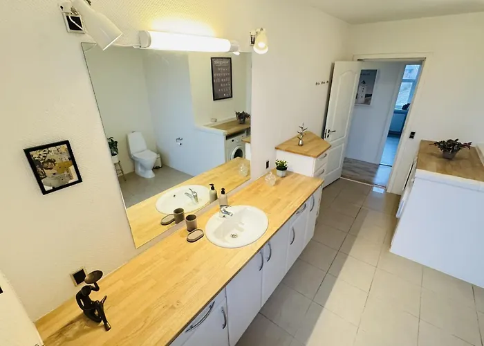 Apartment Aday - 5 Bedrooms Modern Living In Langholt *