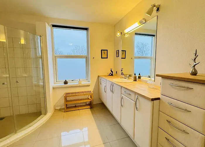 Aday - 5 Bedrooms Modern Living In Langholt Vodskov